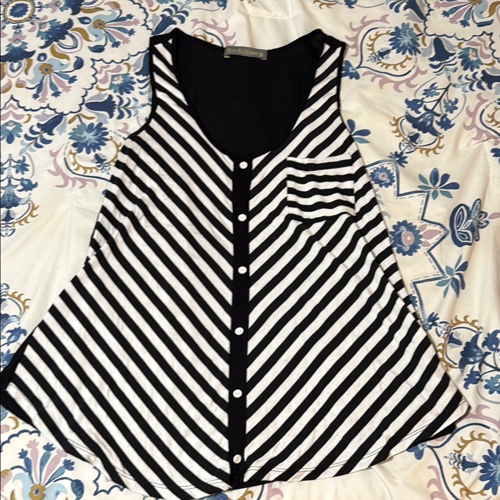 Finn & Clover Black and White Relaxed Sleeveless Tank